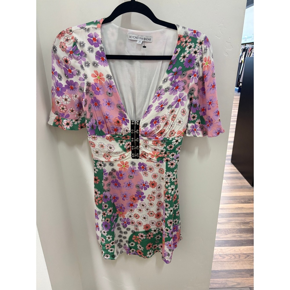 Beyond the‎ Radar Floral Patchwork Mini Dress Hook Eye V-Neck Smocked Back Small